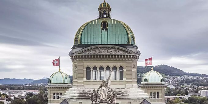 Der Bundesrat passt die Regeln für bundesnahe Betriebe an und verschärft die Kontrollen. (Symbolbild) Der Bundesrat passt die Regeln für bundesnahe Betriebe an und verschärft die Kontrollen. (Symbolbild)
