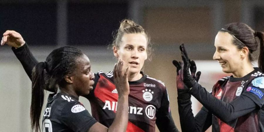 Simone Laudehr (M) spielt in der Frauen-Bundesliga für den FC Bayern München. Foto: Matthias Balk/dpa