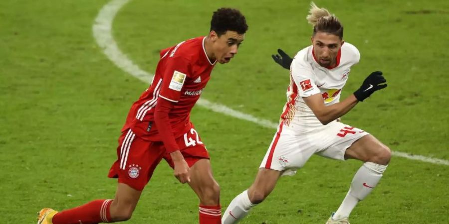 Das Spitzenspiel zwischen RB Leipzig und Bayern München überstrahlt den 27. Spieltag der Fussball-Bundesliga am Osterwochenende. Foto: Alexander Hassenstein/Getty Images Europe/Pool/dpa