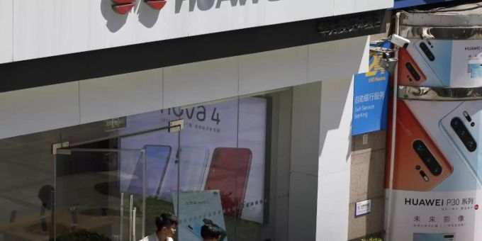 Der Handelskrieg zwischen China und den USA ist eskaliert, seitdem US-Präsident Trump den chinesischen Telekom-Riesen Huawei auf eine «schwarze Liste» gesetzt hatte. Foto: Andy Wong/AP Der Handelskrieg zwischen China und den USA ist eskaliert, seitdem US-Präsident Trump den chinesischen Telekom-Riesen Huawei auf eine «schwarze Liste» gesetzt hatte. Foto: Andy Wong/AP