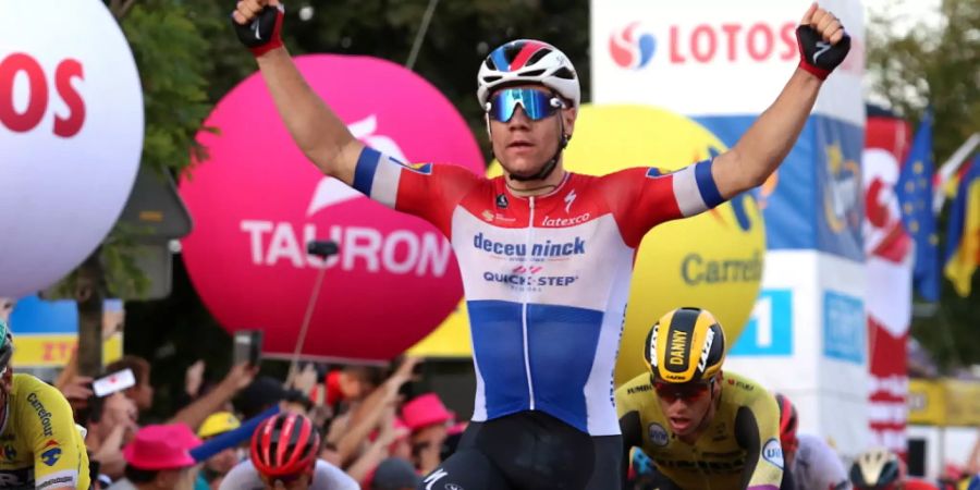 Der Gewinner der 4. Vuelta-Etappe heisst Fabio Jakobsen. Der niederländische Meister setzte sich im Massensprint vor Sam Bennett durch