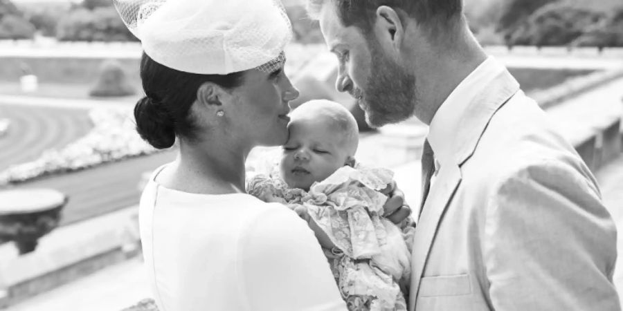 Offizielles Tauf-Foto mit Prinz Harry und Ehefrau Meghan.