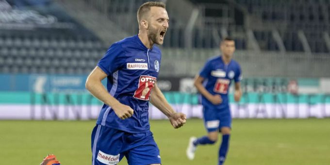 Christian Schneuwly im Trikot von FC Luzern. Lausanne