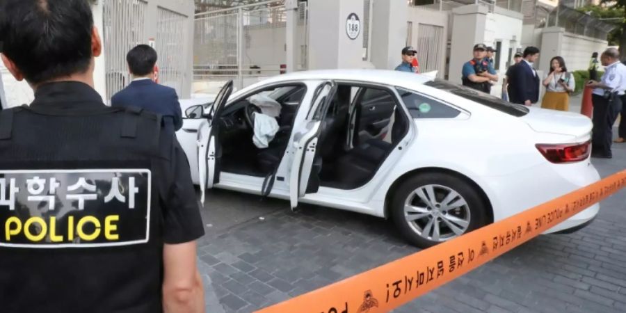 Ein Auto hat die US-Botschaft in Seoul gerammt