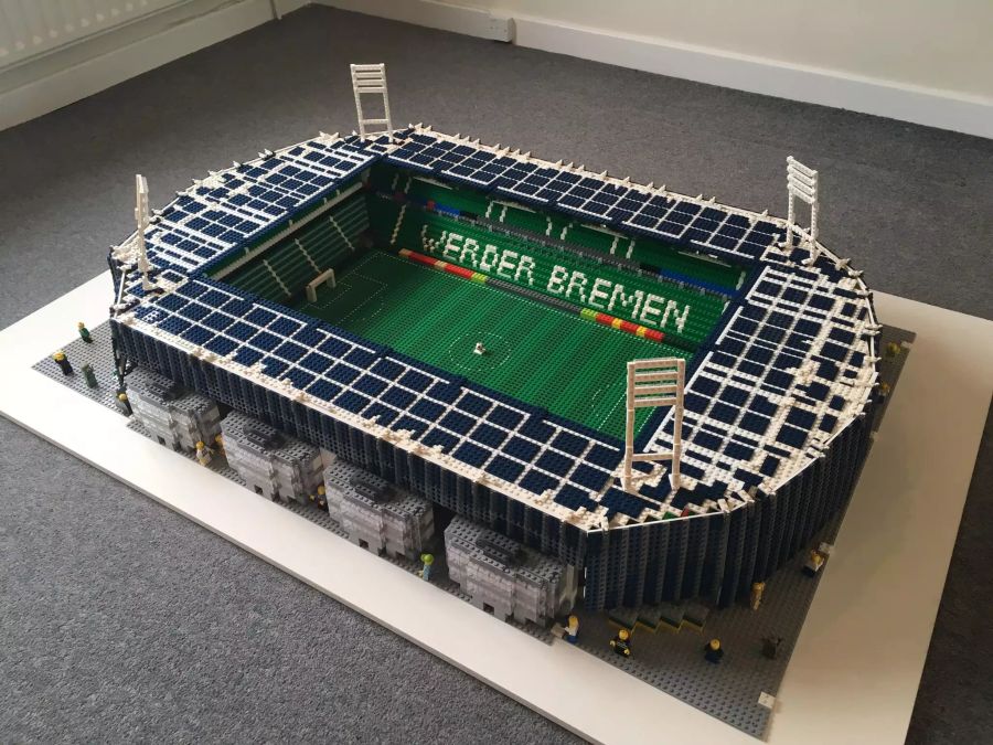 Auch das Weserstadion von Werder Bremen hat bereits seinen Platz in Joes Sammlung gefunden.