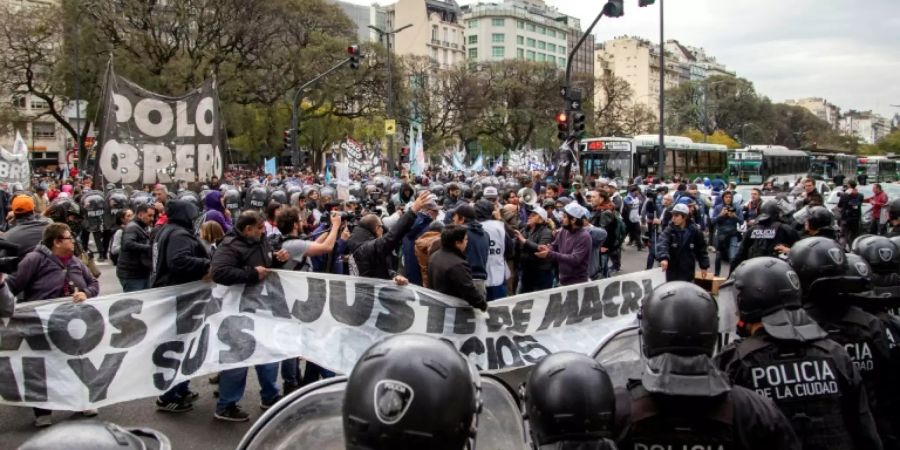 Demonstranten im Stadtzentrum von Buenos Aires