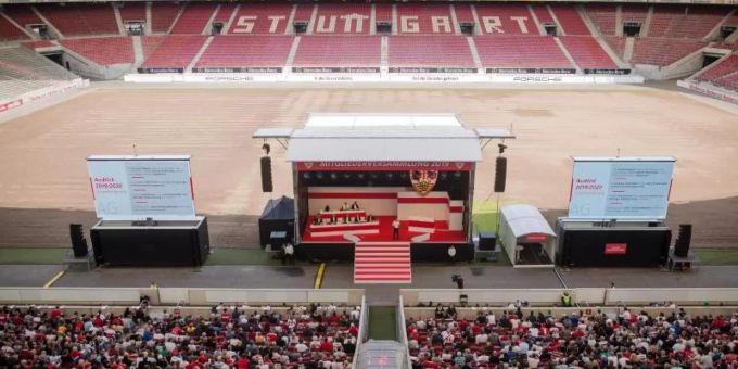 Die Mitgliederversammlung des VfB Stuttgart wurde wegen einer WLAN-Panne abgebrochen. Foto: Christoph Schmidt Die Mitgliederversammlung des VfB Stuttgart wurde wegen einer WLAN-Panne abgebrochen. Foto: Christoph Schmidt