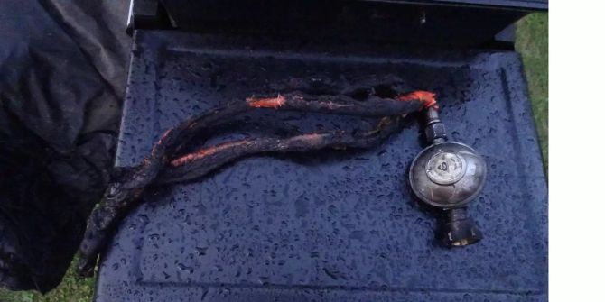 Grill in Brand durch poröse Gasleitung
