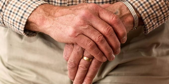Negatives Denken scheint das Demenzrisiko zu erhöhen. Demenzrisiko