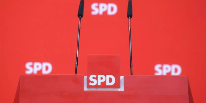 ein Rednerpult der SPD ein Rednerpult der SPD