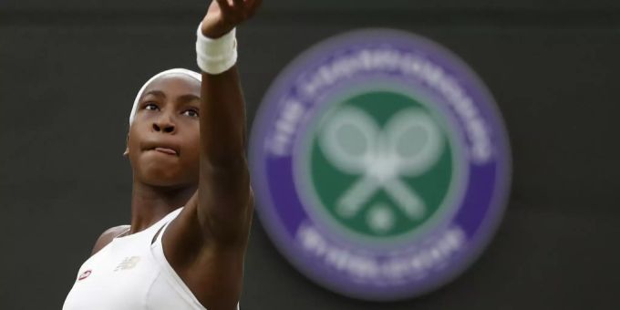 Cori Gauff beim Service in Wimbledon 2019. Cori Gauff