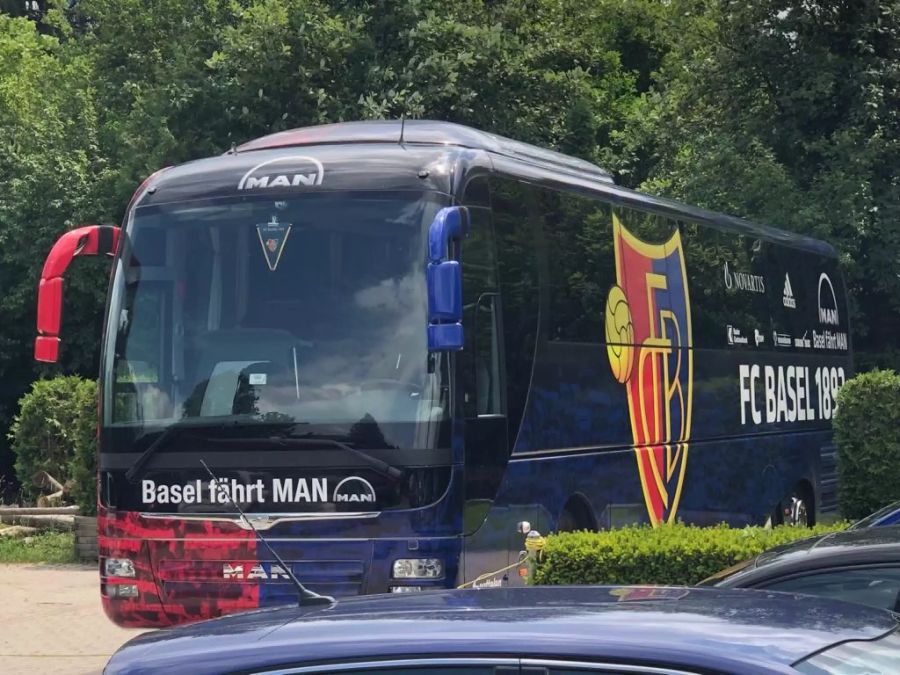 Der FCB-Teambus.