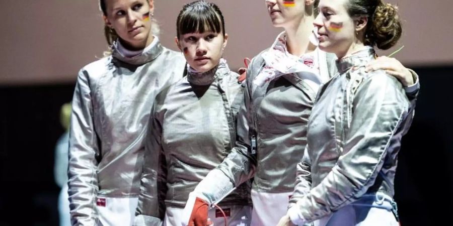 Ann-Sophie Kindler (l-r), Julika Funke, Lea Krüger und Anna Limbach sind im WM-Achtelfinale ausgeschieden. Foto: M. Becker