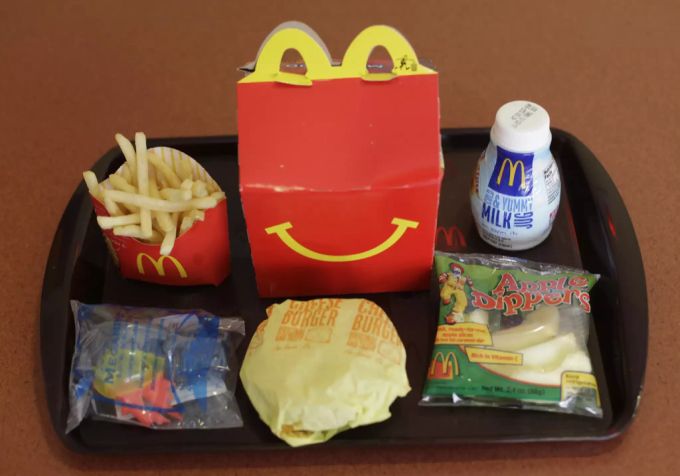 Neben Essen gibt es im Happy Meal auch jede Menge Plastik. Happy Meal