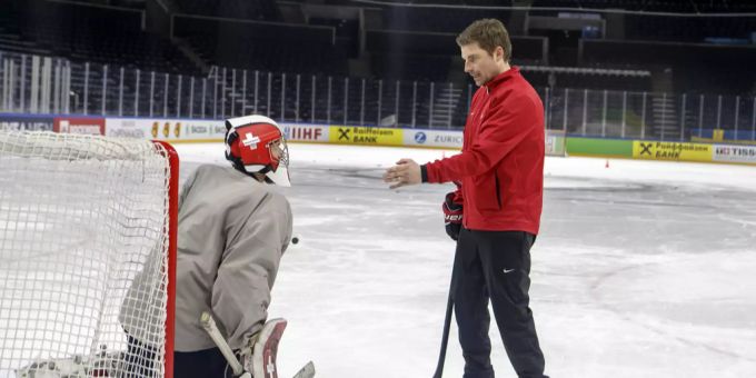 Peter Mettler (rechts) ist neuer Goalie-Trainer im HC Davos. Hc Davos