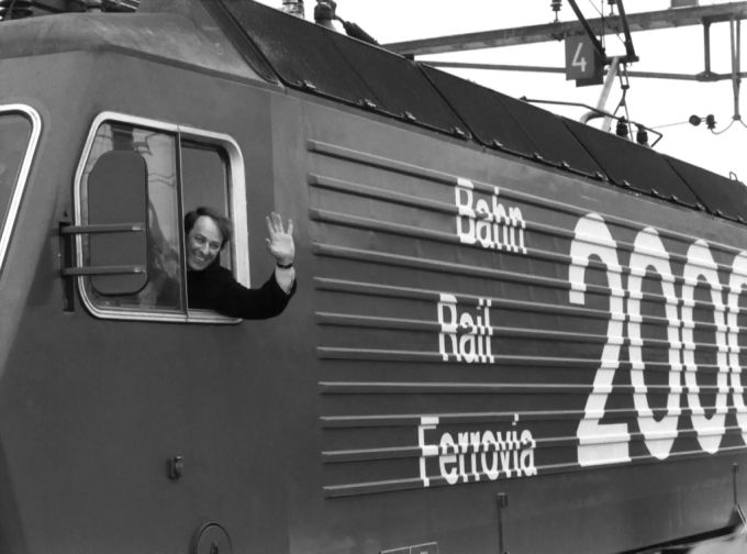 Adolf Ogi, hier aufgenommen 1991, trieb den Ausbau des Schweizer Schienennetzes entscheidend voran. Seine grössten verkehrspolitischen Geschäfte sind die Bahnreform, die Bahn 2000 und die Neat, von denen auch die SBB profitierte. SBB