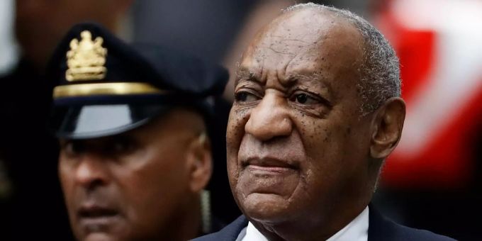US-Entertainer Bill Cosby kommt zum Gericht, wo sein Urteil verkündet wird. Bill Cosby