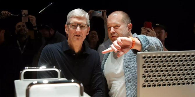 Jonathan Ive Tim Cook