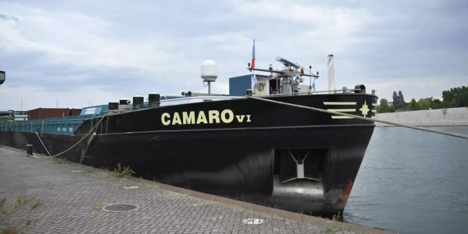 Verunglücktes Frachtschiff auf dem Rhein, am Donnerstag, 18. Juli 2019 in Basel. Kontrolle Brücken