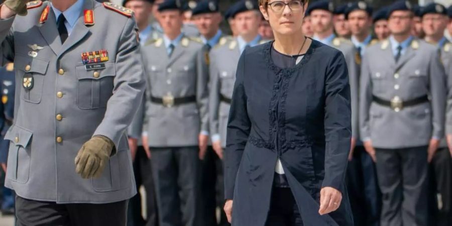 Kramp-Karrenbauer hat mehr Geld für die Bundeswehr gefordert und bringt damit den Koalitionspartner gegen sich auf. Foto: Michael Kappeler