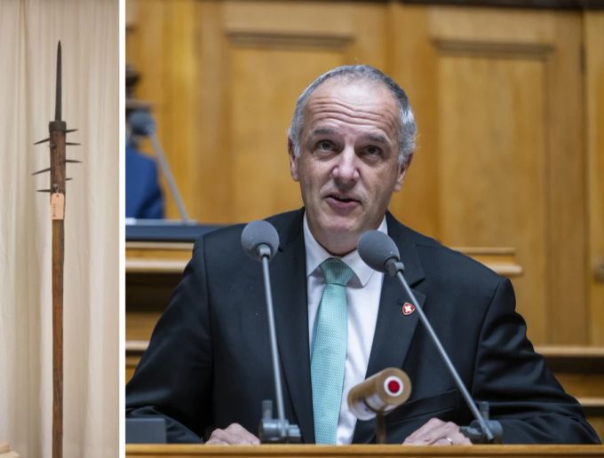 Nationalrat François Pointet (GLP/VD) wäre beinahe noch mit der Nostalgiewaffe Morgenstern (links) in der Kampfjet-Debatte aufgekreuzt – nur zu Demonstrationszwecken. François Pointet F-35 Tiger