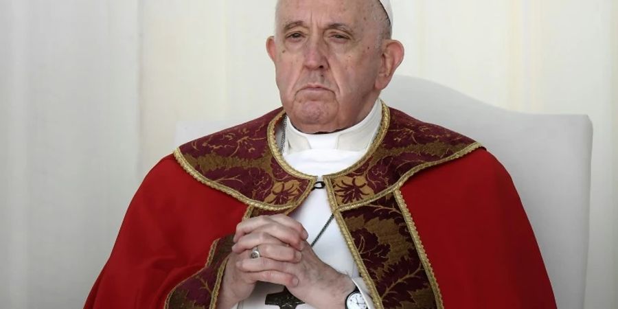 Papst Franziskus bei einer Messe in Nur-Sultan