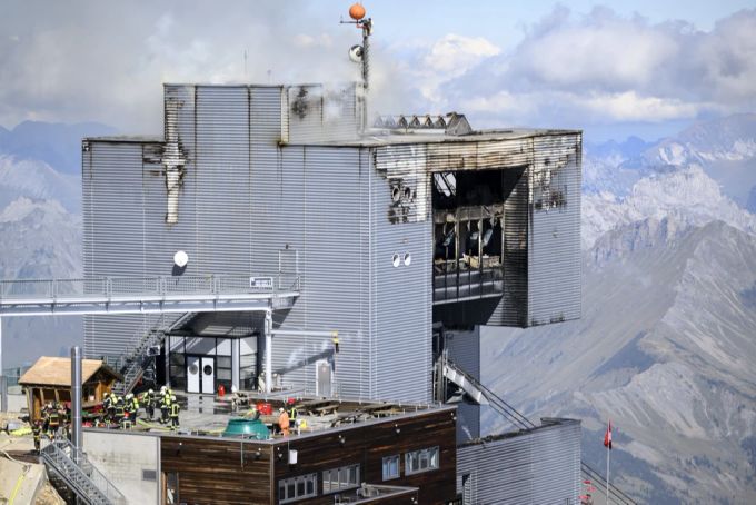 Das Gebäude wurde durch den Brand teilweise schwer beschädigt. Glacier 3000
