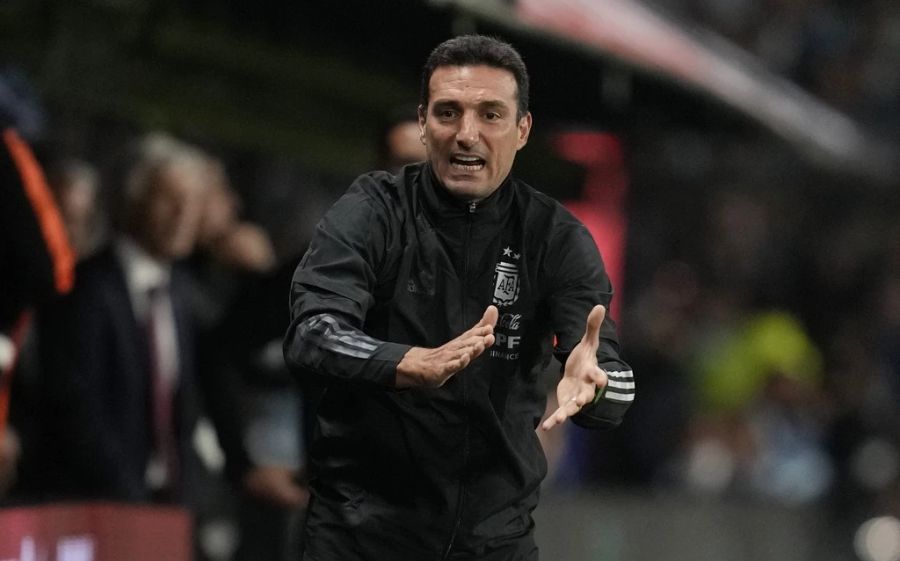 Argentinien-Coach Lionel Scaloni findet schon, beide hätten eine ähnliche Bedeutung für ihren Sport.