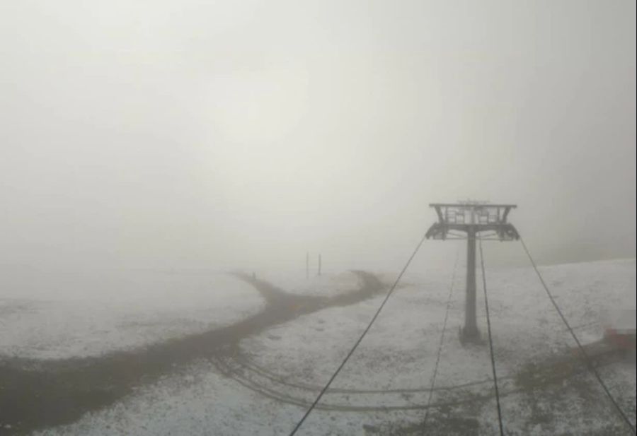 Beim Lauberhorn BE liegt hingegen nur wenig Schnee.