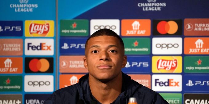 Paris Saint-Germain-Spieler Mbappe nahm nicht am Fototermin der Nationalmannschaft teil. Dies liege an den Bildrechten des Verbandes. Paris Saint-Germain-Spieler Mbappe nahm nicht am Fototermin der Nationalmannschaft teil. Dies liege an den Bildrechten des Verbandes.