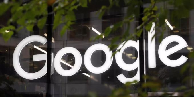 Google will seinen Nutzern mehr Informationen für umweltfreundlichere Entscheidungen liefern. Foto: Alastair Grant/AP/dpa Google will seinen Nutzern mehr Informationen für umweltfreundlichere Entscheidungen liefern. Foto: Alastair Grant/AP/dpa