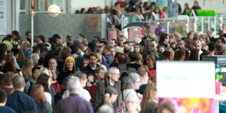 Besucher auf der Frankfurter Buchmesse 2019