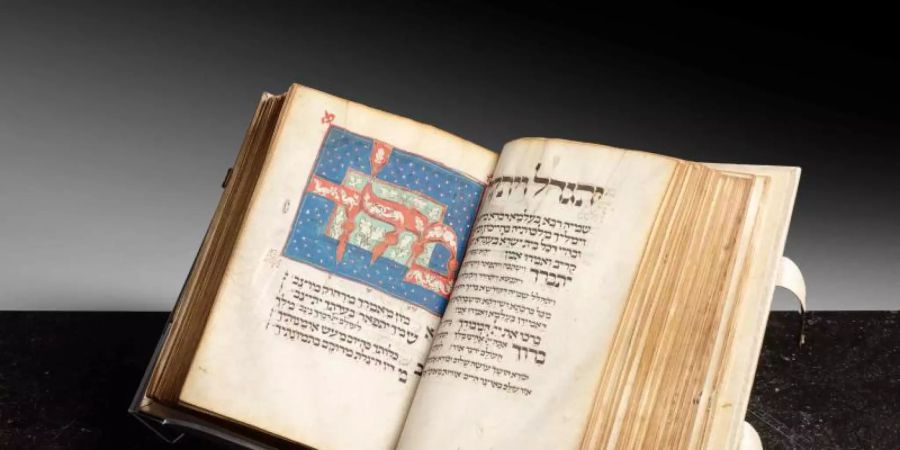 Das «Luzzatto High Holiday Mahzor». Foto: Sotheby's/dpa