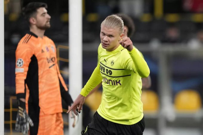 Zumindest bis im nächsten Sommer läuft Erling Haaland noch für den BVB auf. Erling Haaland