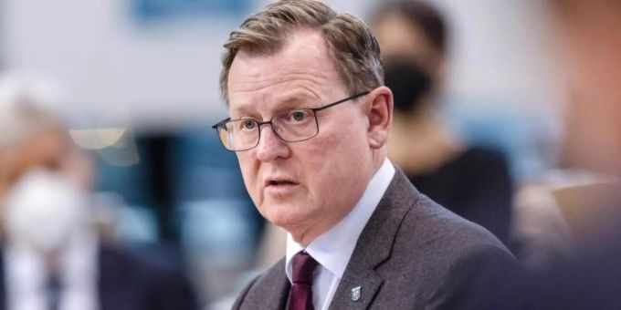 «Man muss mit gar keinem Politiker zufrieden sein, wenn es um medizinische Entscheidungen geht»: Bodo Ramelow. Foto: Michael Reichel/dpa «Man muss mit gar keinem Politiker zufrieden sein, wenn es um medizinische Entscheidungen geht»: Bodo Ramelow. Foto: Michael Reichel/dpa