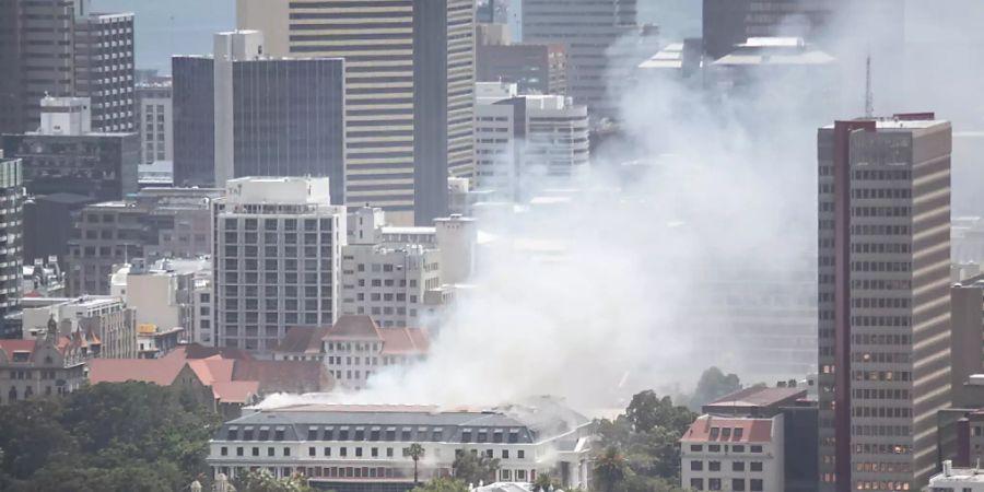 Der Grossbrand in Südafrikas Parlament hat schwere Schäden angerichtet. Foto: Lyu Tianran/XinHua/dpa