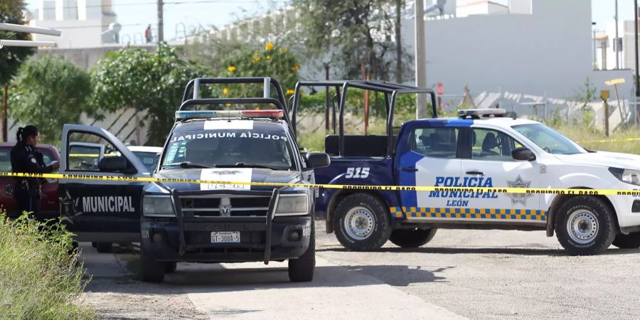 Armed group attacks police stations in central Mexico city