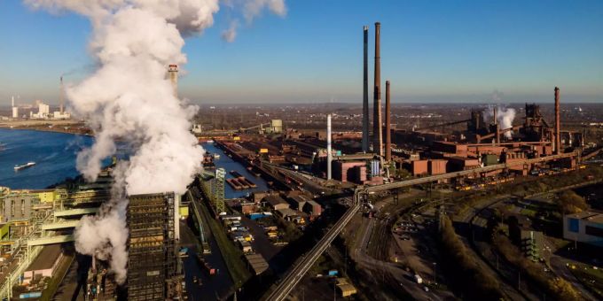 Ein Stahlwerk von Thyssenkrupp nahe Duisberg. thyssenkrupp