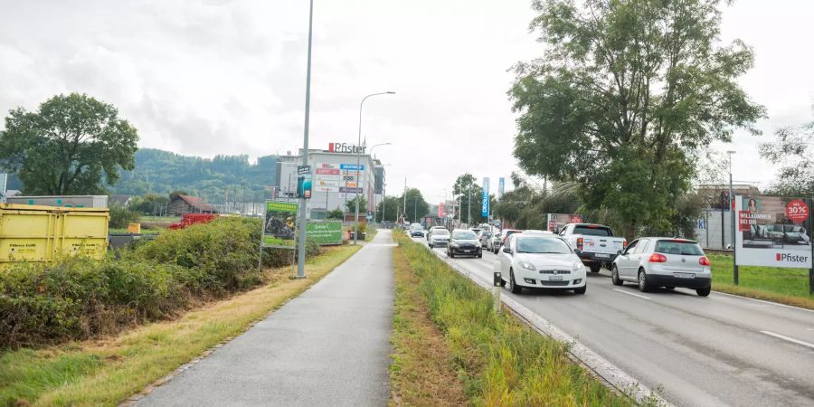 Die Ortseinfhahrt Bernstrasse in Suhr.