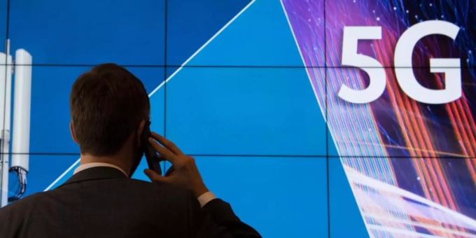 Im Streit über eine 5G-Mobilfunkauktion wollen die Verwaltungsrichter wissen, ob alles mit rechten Dingen zugegangen ist. Foto: Boris Roessler/dpa Im Streit über eine 5G-Mobilfunkauktion wollen die Verwaltungsrichter wissen, ob alles mit rechten Dingen zugegangen ist. Foto: Boris Roessler/dpa