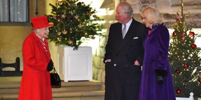 Ein Bild aus alten Tagen: Queen Elizabeth mit König Charles und Queen Consort Camilla. Queen Charles Meghan Markle