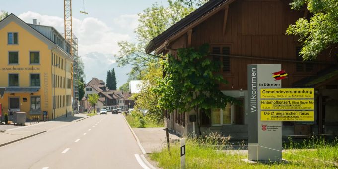 Edikerstrasse Ortseinfahrt Dürnten (ZH). Edikerstrasse Ortseinfahrt Dürnten (ZH).
