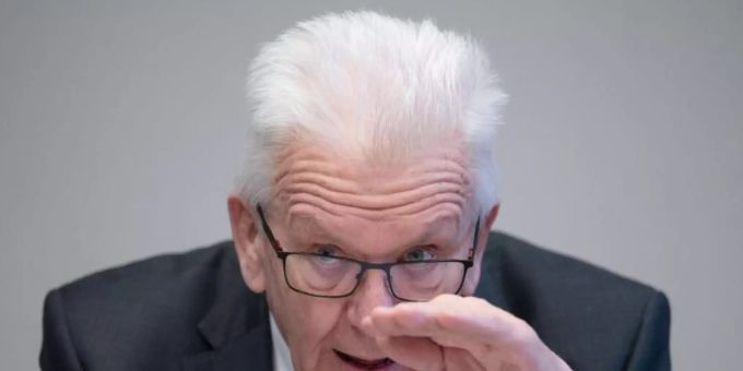 «Wenn man so ein Gremium einsetzt, müssen die Infos auch ankommen»: Winfried Kretschmann. Foto: Marijan Murat/dpa «Wenn man so ein Gremium einsetzt, müssen die Infos auch ankommen»: Winfried Kretschmann. Foto: Marijan Murat/dpa