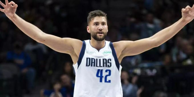 Mavericks-Profi Maxi Kleber jubelt nach einem erfolgreichen Drei-Punkte-Wurf. Foto: Sam Hodde/FR171607 AP/dpa Mavericks-Profi Maxi Kleber jubelt nach einem erfolgreichen Drei-Punkte-Wurf. Foto: Sam Hodde/FR171607 AP/dpa
