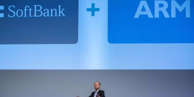Softbank-Gründer Masayoshi Son während einer Pressekonferenz (Archivbild). Der Chip-Designer Arm soll künftig dem Grafikkarten-Spezialisten Nvidia gehören. Der bisherige Eigentümer Softbank trennt sich von der britischen Firma in einem rund 40 Milliarden Dollar schweren Deal. Foto: Christopher Jue/EPA/dpa Softbank-Gründer Masayoshi Son während einer Pressekonferenz (Archivbild). Der Chip-Designer Arm soll künftig dem Grafikkarten-Spezialisten Nvidia gehören. Der bisherige Eigentümer Softbank trennt sich von der britischen Firma in einem rund 40 Milliarden Dollar schweren Deal. Foto: Christopher Jue/EPA/dpa