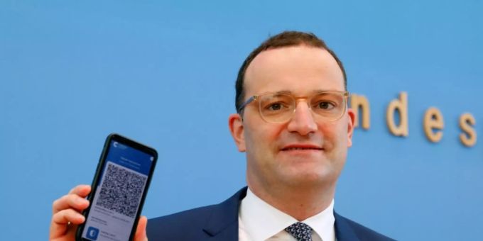 Spahn mit Digitalpass Spahn mit Digitalpass