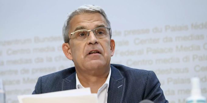 Christoph Berger, Präsident der Eidgenössischen Kommission für Impffragen, hofft, dass die Schweiz mit den Booster-Impfungen über den Winter kommt. Es sei offen, wie lange der Immunschutz nach einer Auffrischung anhalte. (Archivbild) Christoph Berger, Präsident der Eidgenössischen Kommission für Impffragen, hofft, dass die Schweiz mit den Booster-Impfungen über den Winter kommt. Es sei offen, wie lange der Immunschutz nach einer Auffrischung anhalte. (Archivbild)