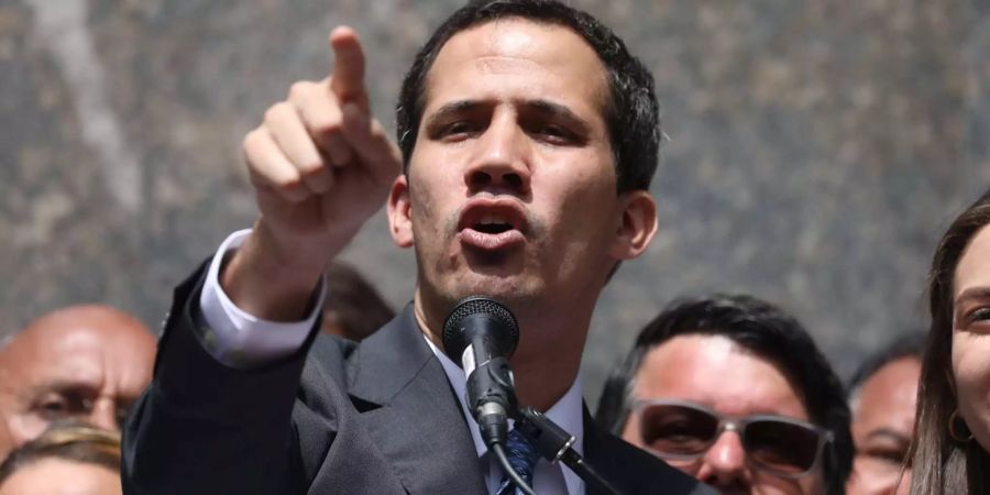 Parlamentspräsident und selbsternannter Interimspräsident Juan Guaidó spricht in Caracas, Venezuela, zu seinen Anhängern.