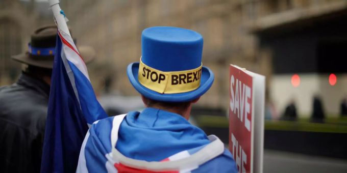 Mann mit Hut - Das ist Grossbritanniens berühmtester Brexit-Demonstrant