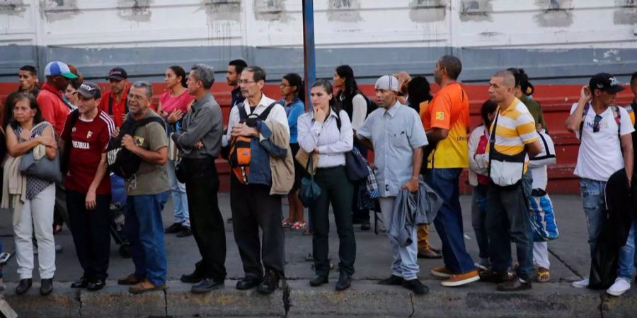 Tausende venezolanische Arbeiter kommen täglich nach Kolumbien.